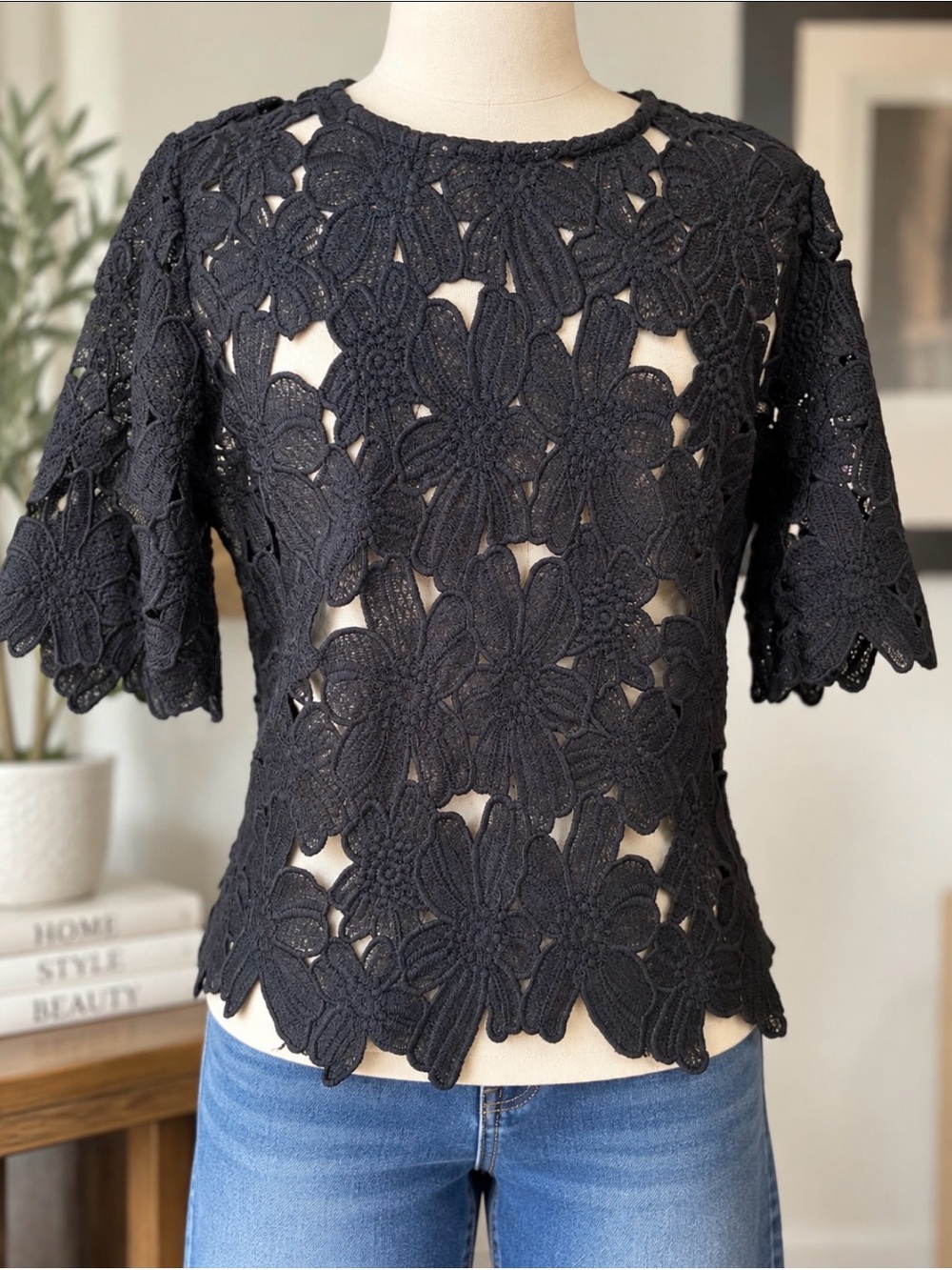 Dizzy Lizzy Black Floral Lace Appliqué Short Sleeve Top L